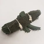Lade das Bild in den Galerie-Viewer, M1-Helm-Nackenband – 3-Punkt-Vietnamkriegszeit – Original – Asst-Daten
